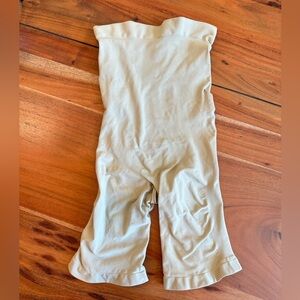 SKIMS Light Tan shapewear bodysuit with shorts size 2xl